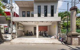 Reddoorz Near Kaza Mall Surabaya